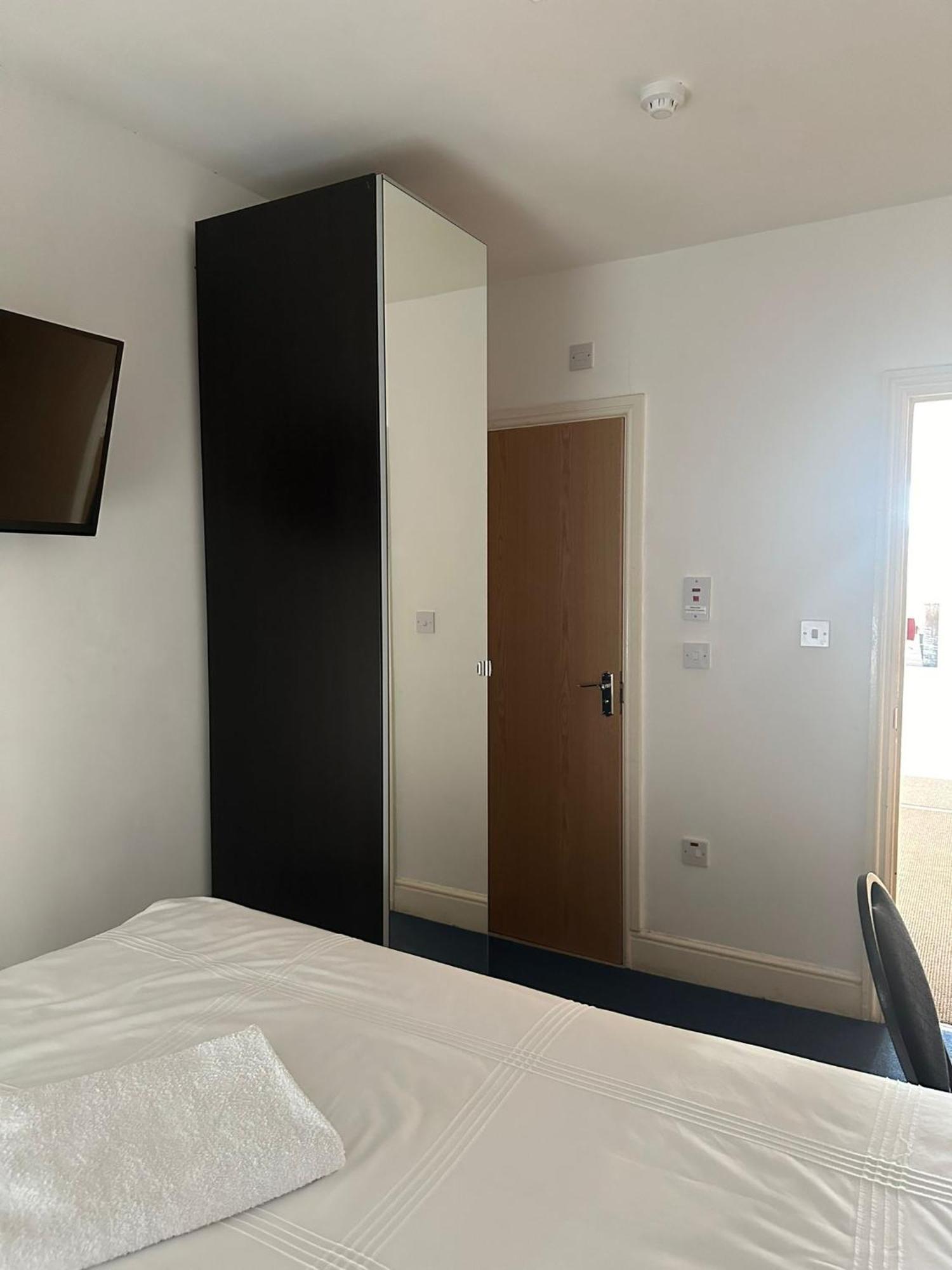 3 Luxury En-Suite Bedrooms Кардиф Екстериор снимка